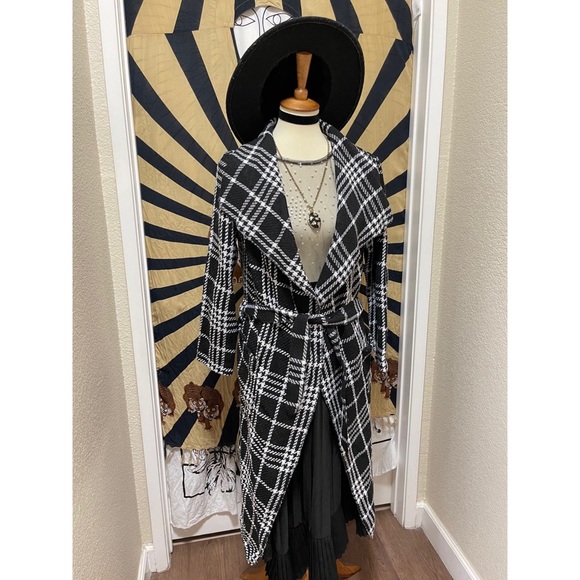 π Beautiful maxi plaid coat - Picture 11 of 11